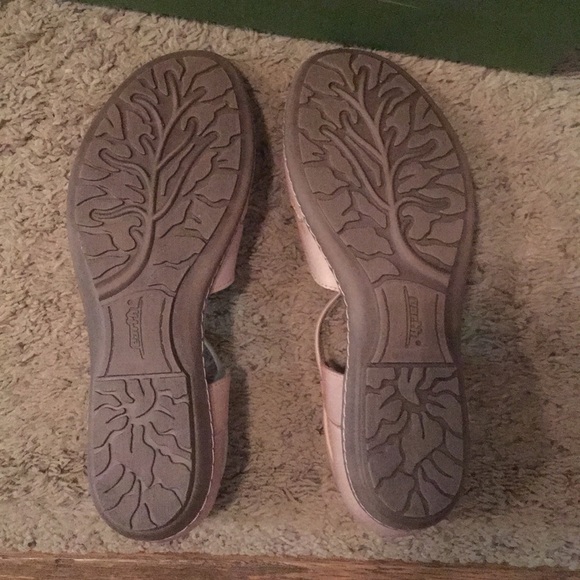 Earth Blush Aloha Sandals - Picture 2 of 3